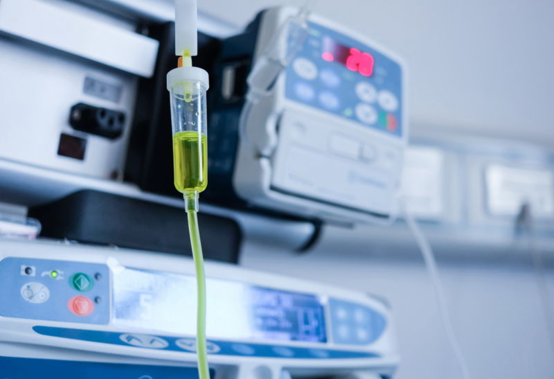 intravenoese-injektion-im-krankenhaus.jpg